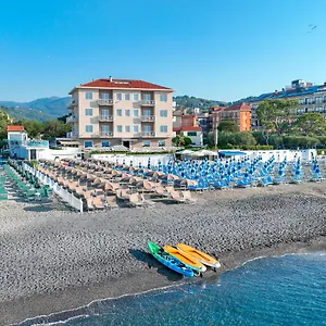 https://hotel-la-baia-diano-marina.hotelitalianriviera.com